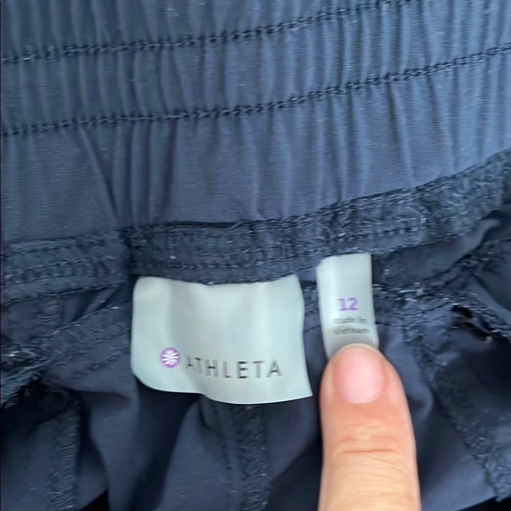 Athleta cropped joggers Relaxed Fit Elastic Cuffs - Picture 8 of 10